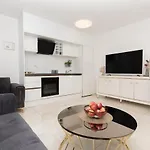 Luxury Smile-sea View Apartment